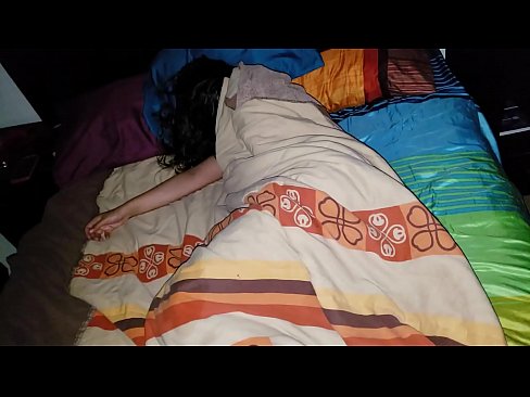 ❤️ Fillastro reprendendo á súa nova madrasta mentres ela dorme. ❤️ Vídeo de sexo en % gl.pornosexphoto.ru % ❌